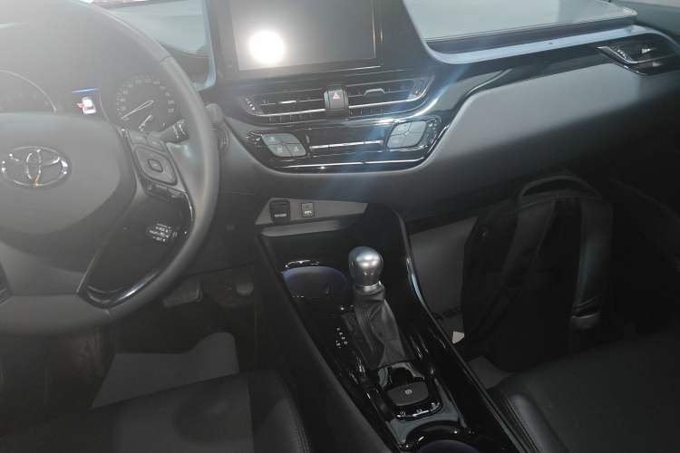 Used Toyota IZOA 2021 2.0L Yichi Version