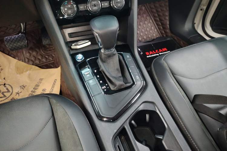 Used Volkswagen Tiguan L 2020 330TSI Automatic Two-Wheel Drive Panoramic Comfort Edition China VI Standard