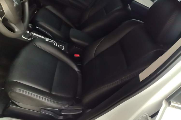 Used Mitsubishi Outlander 2014 2.0L Two-Wheel Drive Sport Value Edition 5 Seats
