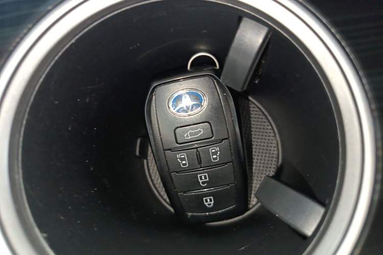 Used Toyota Sienna 2023 2.5L Hybrid Deluxe Edition