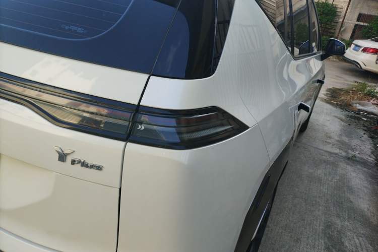 Used AION Y 2022 Plus 70 Tech Edition
