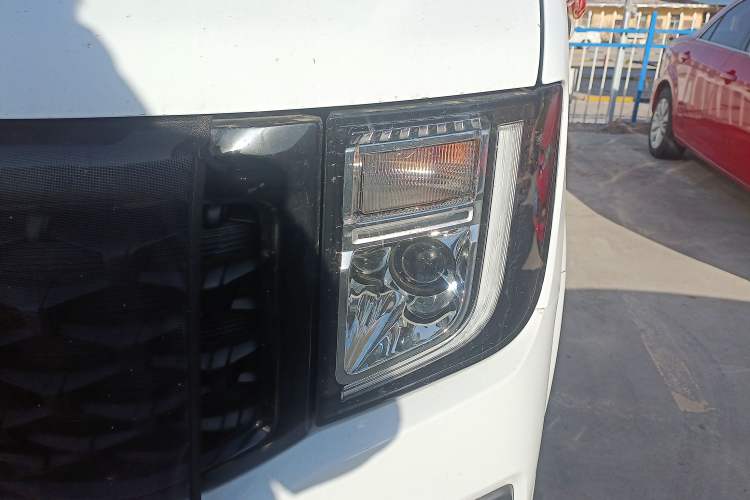 Used JMC Fushun 2022 2.0T Manual Multi-Function Passenger Vehicle Short Wheelbase Mid-Height Roof 6-Seater