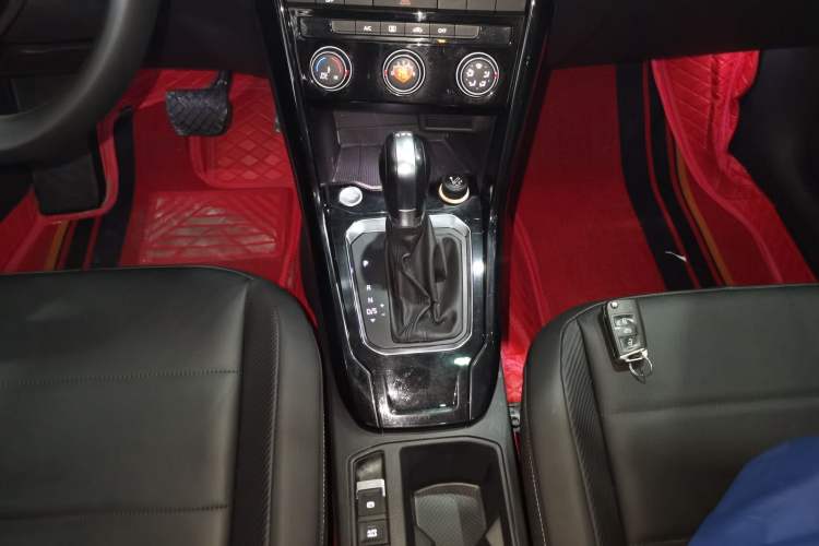 Used Volkswagen T-ROC 2018 280TSI DSG Two-Wheel-Drive Comfort Version China V Standard
