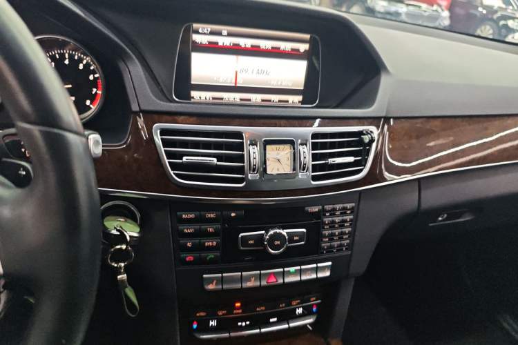 Used Mercedes-Benz E-Class 2014 E 260 L Luxury Model
