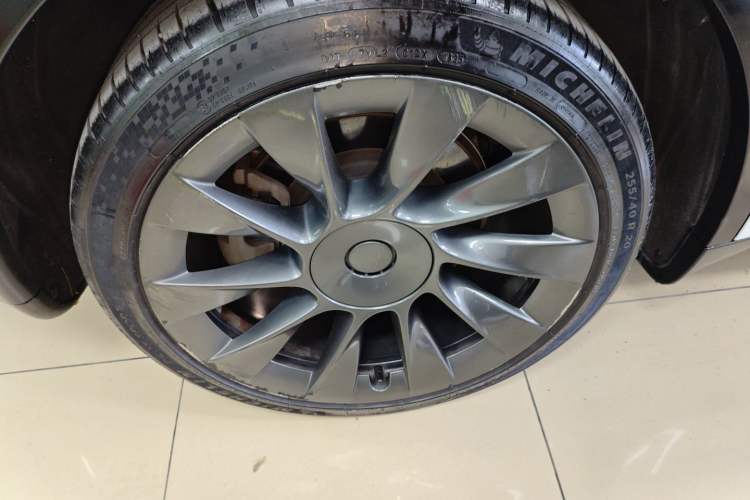 Used Tesla Model Y 2021 Long-Range All-Wheel-Drive Version 3D7