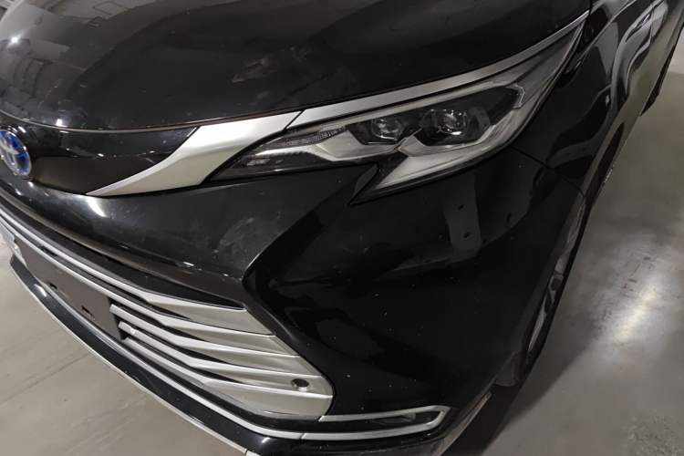 Used Toyota Sienna 2021 2.5L Hybrid Platinum Edition
