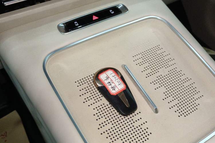 Used VOYAH Dream 2025 EV Four-Wheel Drive Flagship Kunpeng Edition