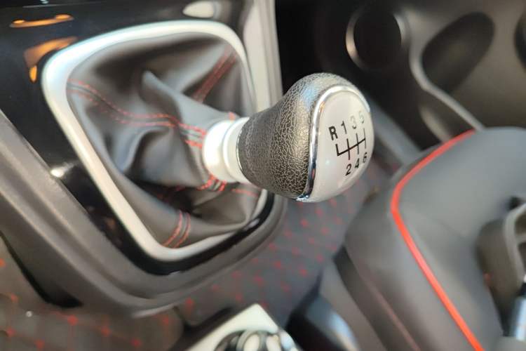 Used Haval H6 2015 Upgraded Model 1.5T Manual Two-Wheel Drive Elite Version
