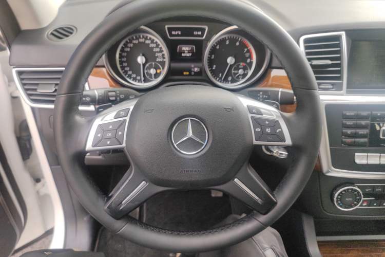 Used Mercedes-Benz M-Class 2014 ML 400 4MATIC Dynamic Model