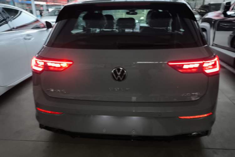 Used Volkswagen Golf 2025 300TSI R-Line
