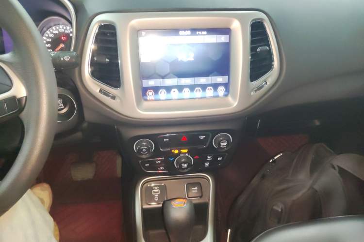 Used  Compass 2019 220T Automatic Enjoyment Version
