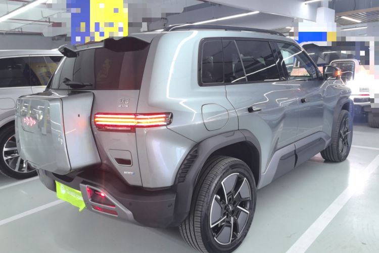 Used Formula Leopard Titanium 3 2025 501 km All-Wheel Drive Intelligent Driving Max Edition
