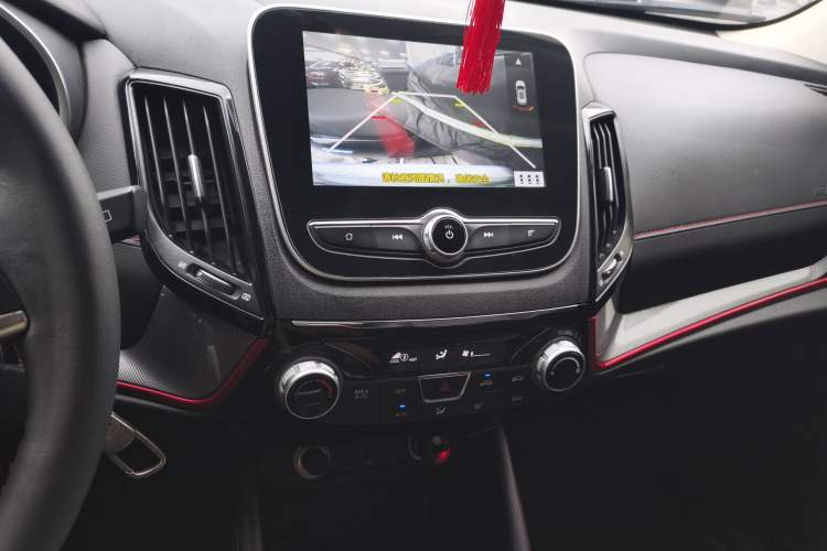 Used Changan CS55 2019 1.5T Manual Colorful Model China VI Standard
