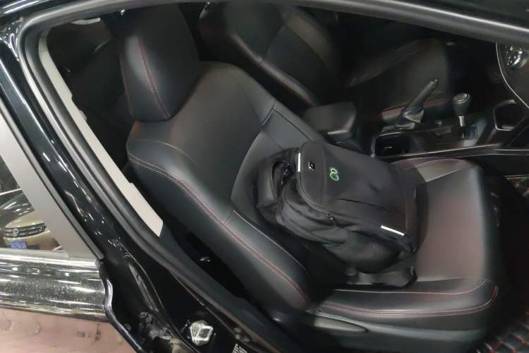 Used Toyota RAV4 2019 2.0L CVT Two-Wheel Drive Luxury Version China VI Standard