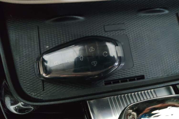 Used Denza D9 2025 DM-i Smart Drive 1020 Four-Wheel Drive Premium Model
