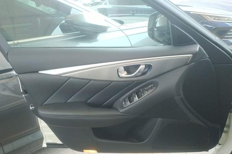 Used Infiniti Q50L 2015 2.0T Enjoyment Edition
