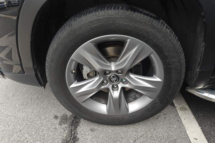 Used Toyota Highlander 2018 2.0T Four-Wheel Drive Luxury Edition 7 Seats China V Emission Standard
