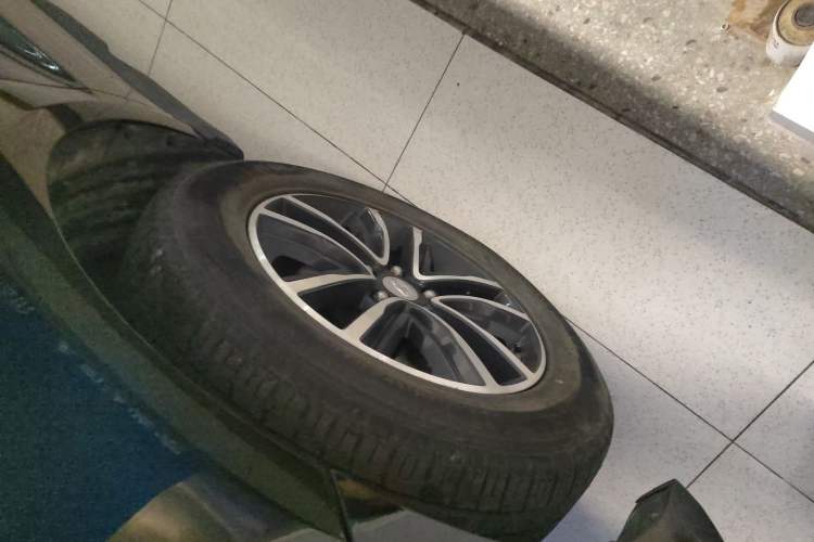 Used Geely Auto Vision X6 2019 1.4T CVT 4G Connected Luxury Version China VI Standard
