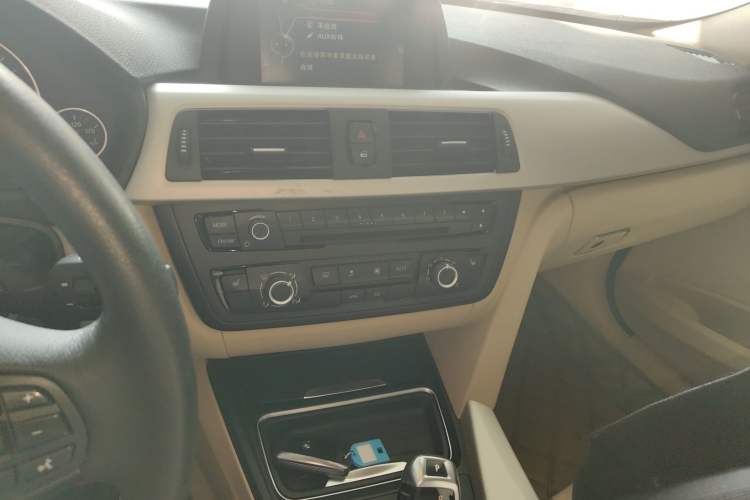 Used BMW 3 Series 2015 316Li Fashion Model
