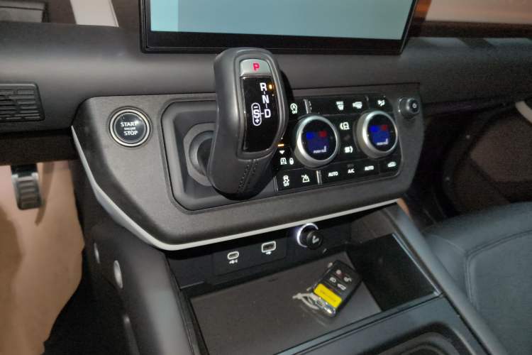 Used Land Rover Defender 2024 110 3.0T P400 X-DYNAMIC HSE
