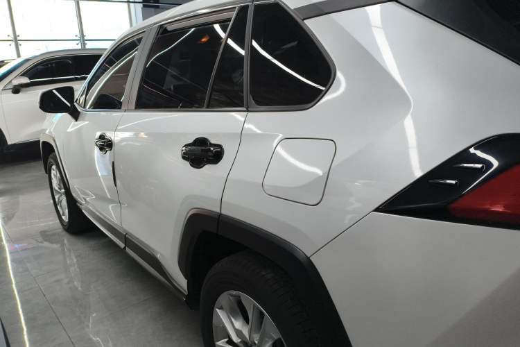 Used Toyota Wildlander 2022 Updated Version 2.0L CVT Two-Wheel Drive Leading Edition
