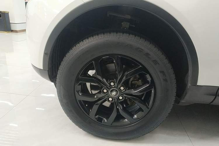 Used Land Rover Discovery 2019 2.0T SE
