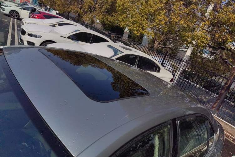 Used Volkswagen Sagitar 2014 Revised Version 1.6L Manual Leading Edition