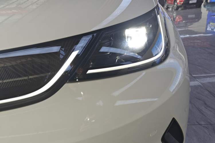 Used BYD Dolphin 2025 Smart Drive Version 420 km Freedom Edition
