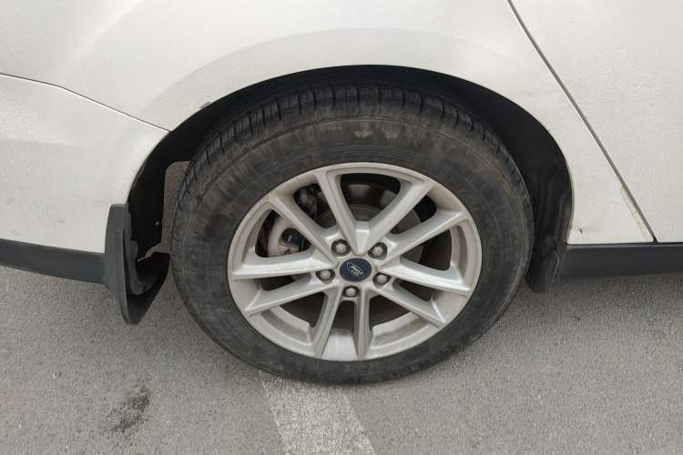 Used Ford Focus 2015 Sedan EcoBoost 125 Automatic Supreme Style Edition
