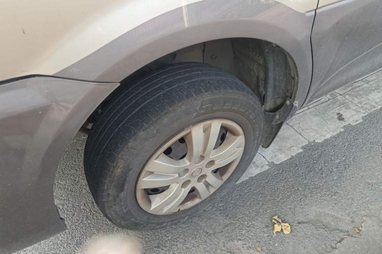 Used FORTHING Lingzhi 2016 V3 1.5L 7-Seater Luxury Model China IV Standard
