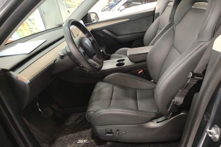 Used Tesla Model Y 2022 Long-Range All-Wheel-Drive Version
