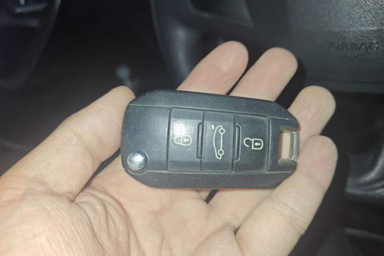 Used Peugeot 2008 2014 1.6L Manual Fashion Edition
