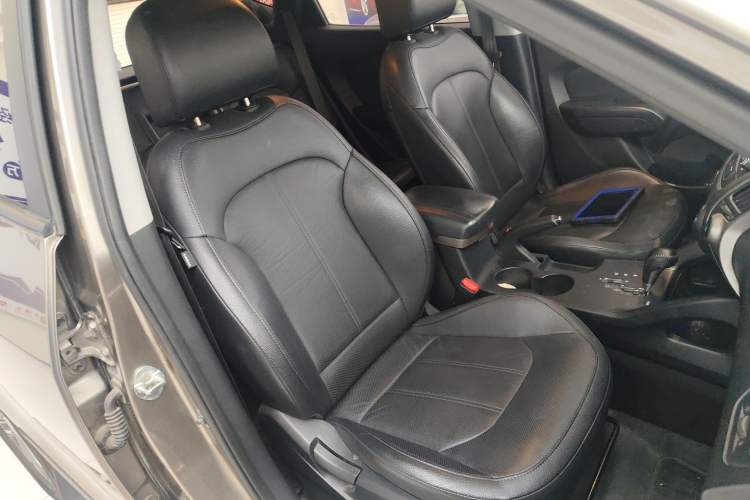 Used Hyundai ix35 2013 2.0L Automatic Two-Wheel Drive Smart GLS China IV Standard