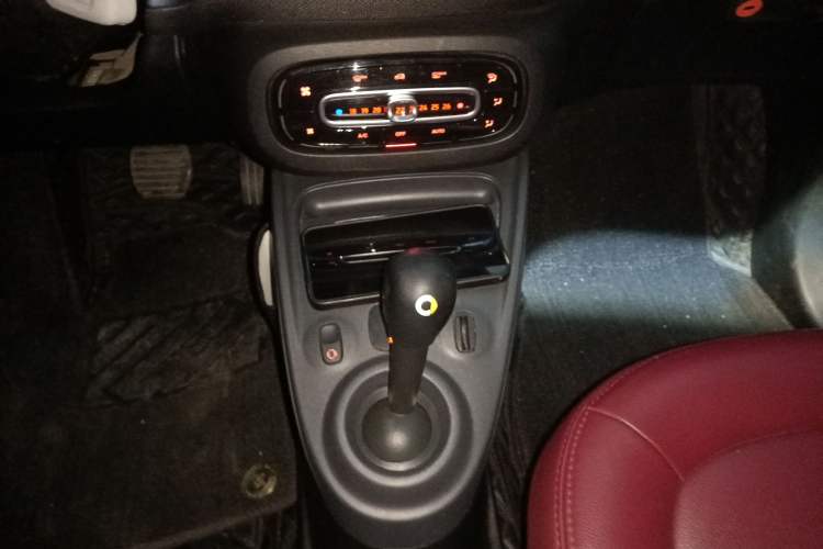 Used  forfour 2016 1.0L 52 kW Passion Edition
