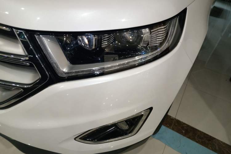 Used Ford Edge 2016 EcoBoost 245 Two-Wheel-Drive Titanium 7-Seater
