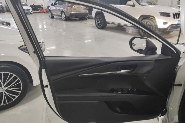 Used Toyota Camry 2024 Dual-Motor 2.0 HE Elite Edition
