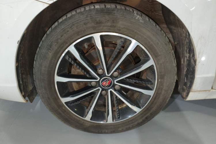 Used Roewe i5 2020 1.5L Automatic 4G Connect Luxury Flagship Edition
