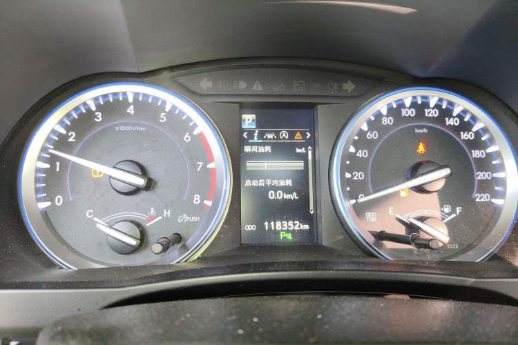 Used Toyota Highlander 2018 2.0T Two-Wheel-Drive Luxury Edition 7 Seats Emission Standard China V
