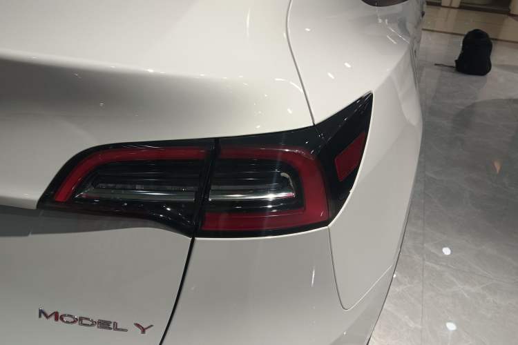 Used Tesla Model Y 2023 Rear-Wheel-Drive Version
