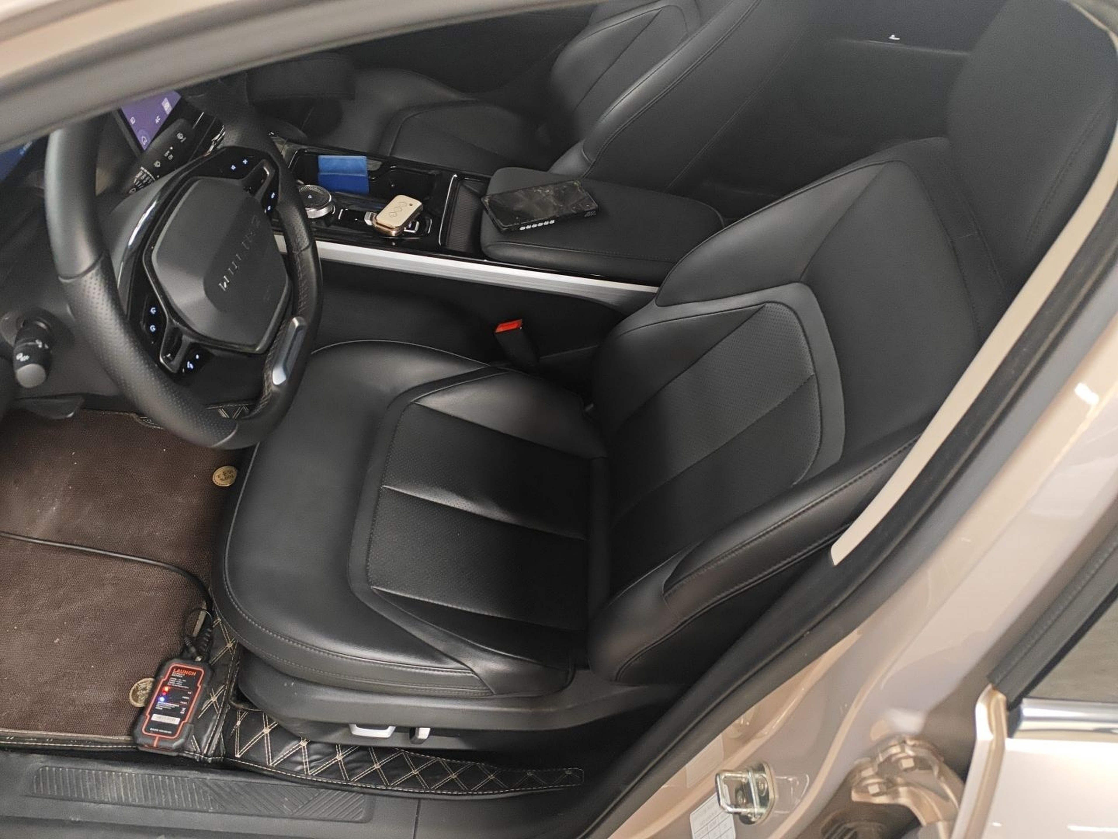 Переднее сиденье в автомобиле