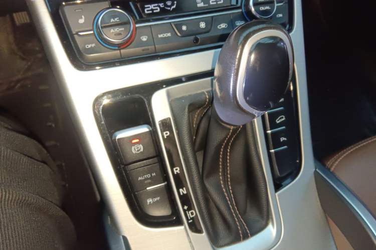 Used Geely Auto Emgrand X7 Sport 2016 1.8TD Automatic ZhiZun Version
