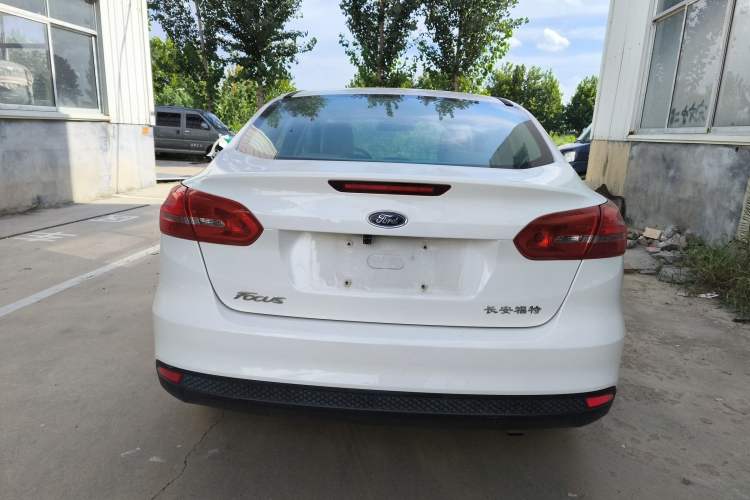Used Ford Focus 2015 Sedan 1.6L Automatic Comfort Model
