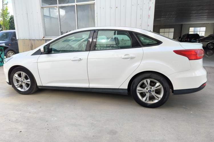 Used Ford Focus 2015 Sedan 1.6L Automatic Comfort Model
