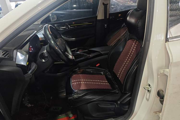 Used Roewe i5 2021 1.5L CVT Platinum Edition
