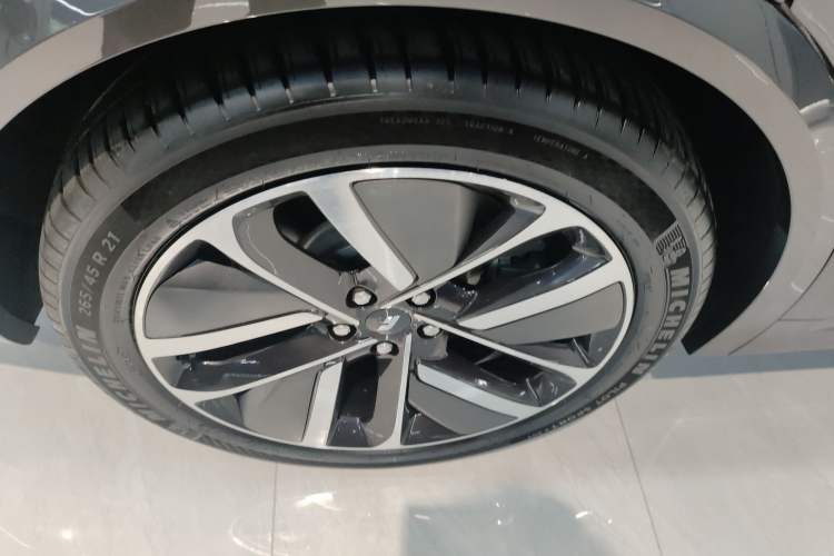 Used Li Auto L9 2024 Ultra Model
