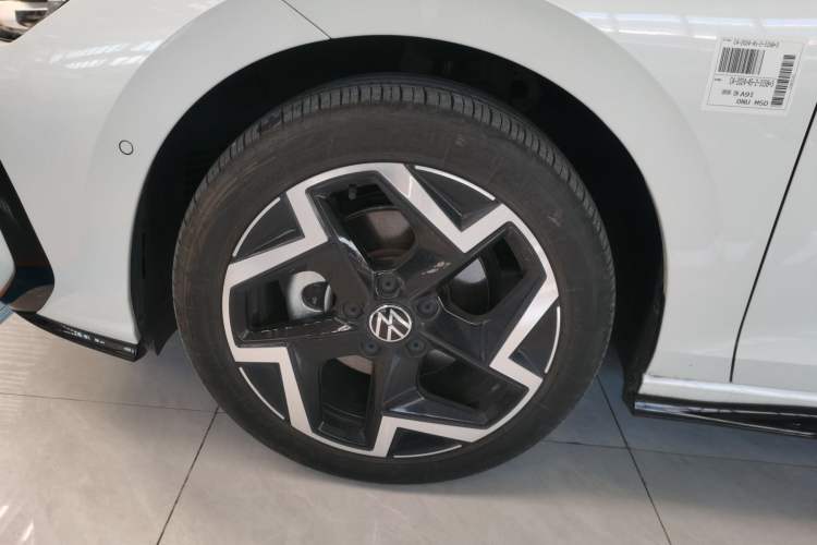 Used Volkswagen Golf 2025 300TSI R-Line
