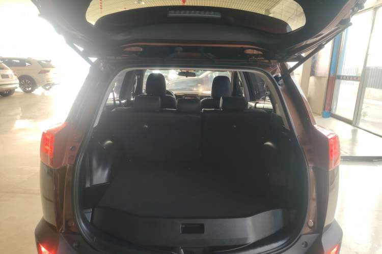 Used Toyota RAV4 2015 2.0L CVT Two-Wheel Drive Fashion Edition