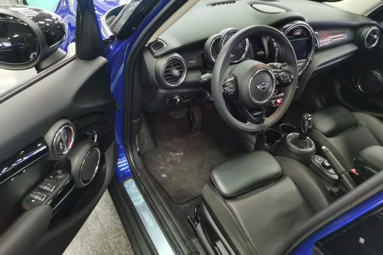 Used MINI MINI 2019 1.5T COOPER Artist Five-Door Edition
