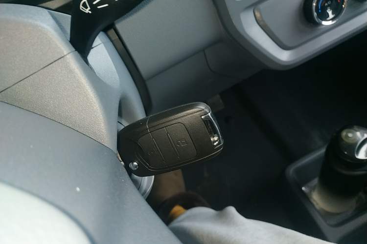 Used Wuling Yangguang 2024 300KM Comfort Version Passenger Van 75kW
