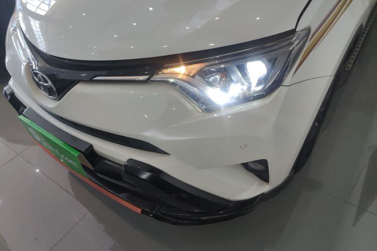Used Toyota RAV4 2019 2.0L CVT Two-Wheel Drive Pioneer Edition China V Standard